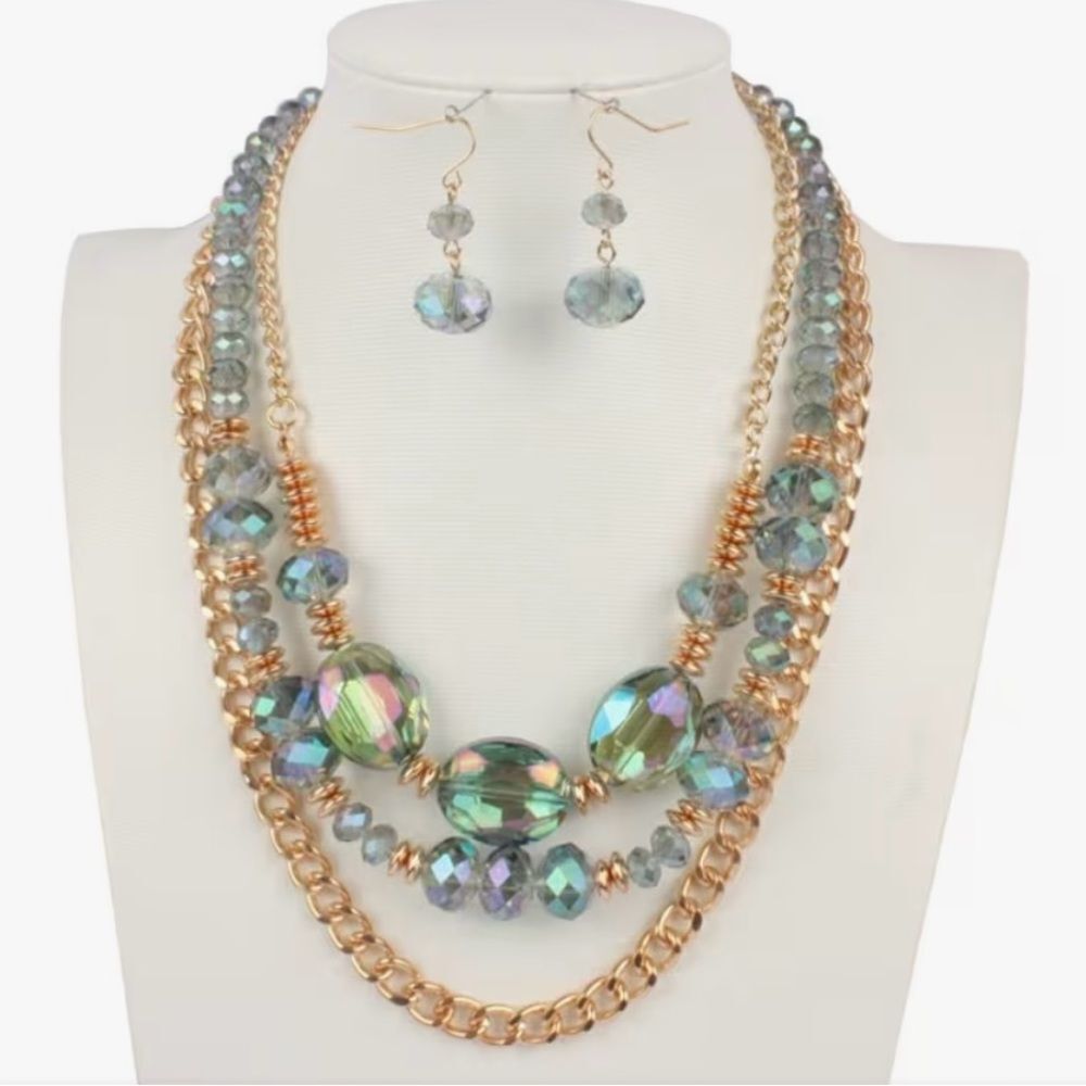 💚 Stunning Gold-Tone Green Glass Beaded Statement Necklace & Earrings Set 💚